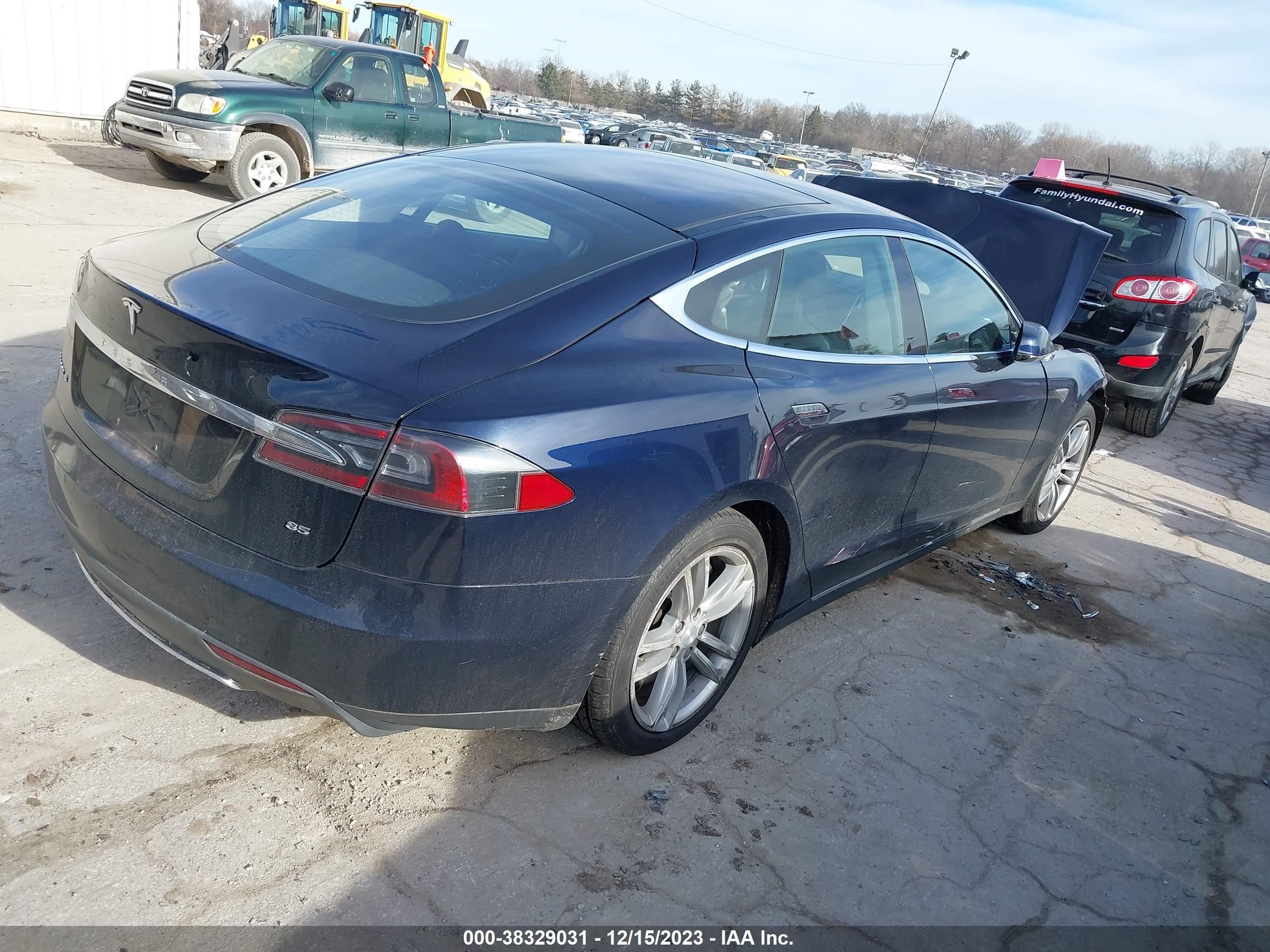 Photo 4 VIN: 5YJSA1H19EFP30460 - TESLA MODEL S 