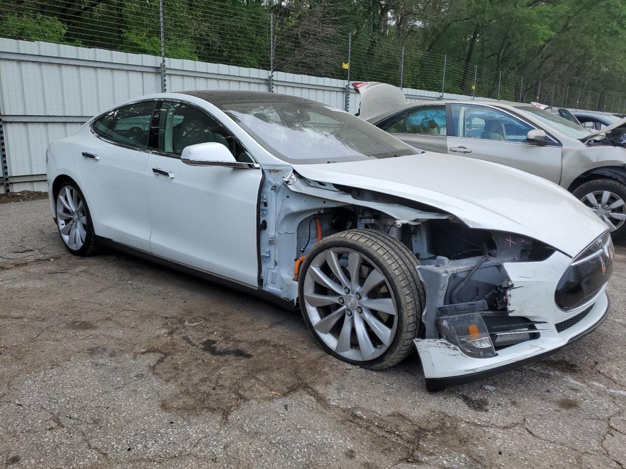 Photo 3 VIN: 5YJSA1H19EFP31737 - TESLA MODEL S 