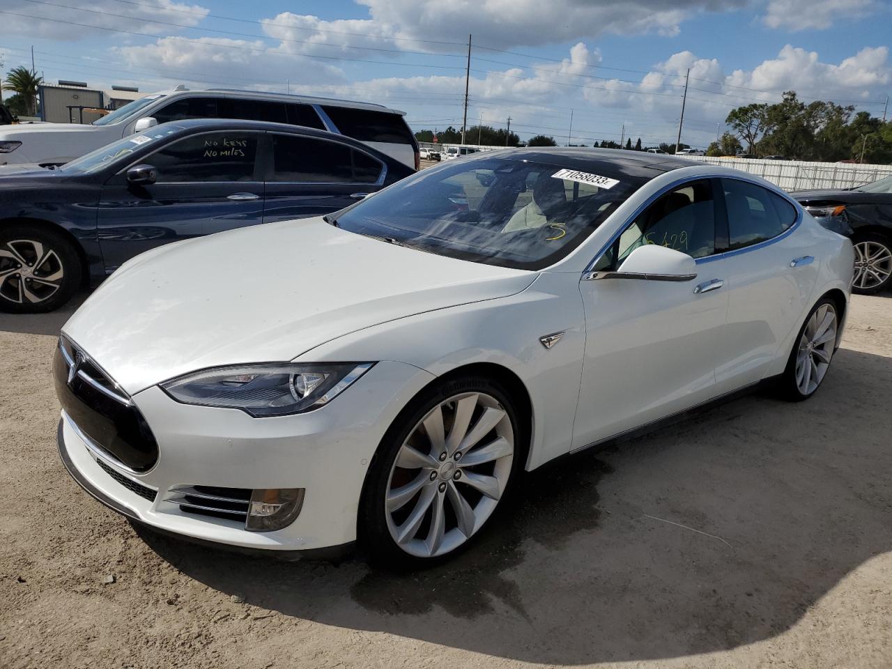 Photo 0 VIN: 5YJSA1H21FF086091 - TESLA MODEL S 