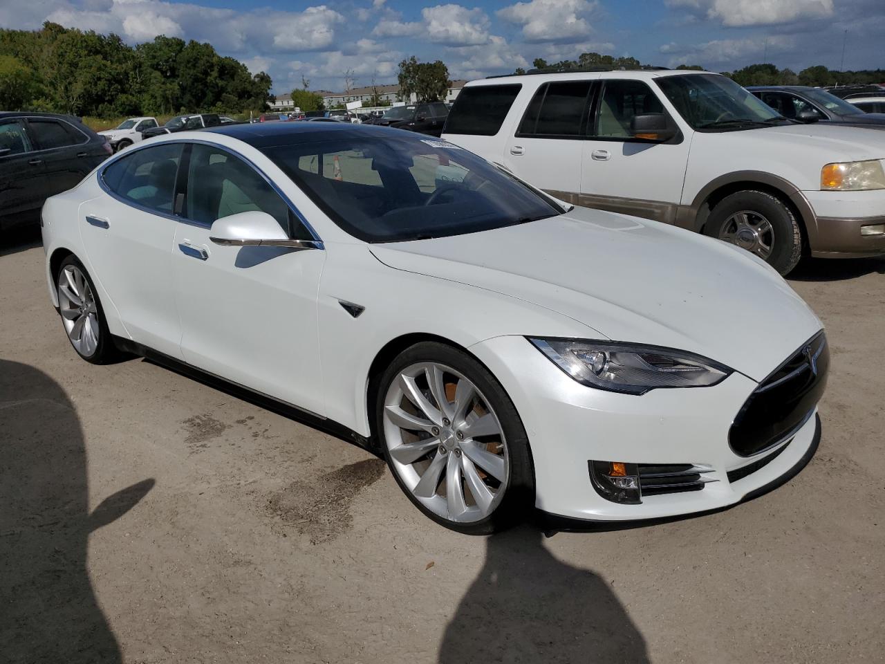 Photo 3 VIN: 5YJSA1H21FF086091 - TESLA MODEL S 