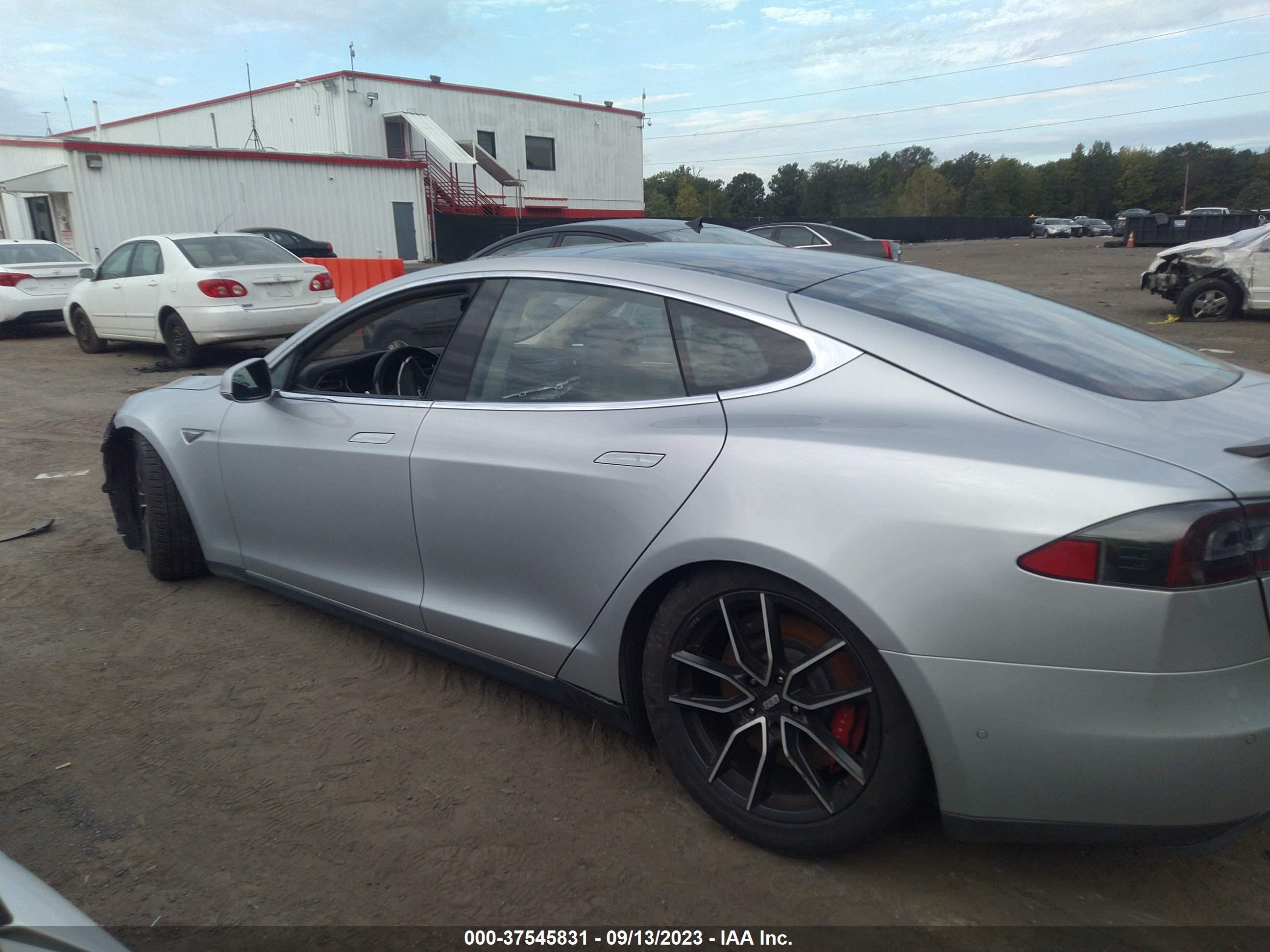 Photo 13 VIN: 5YJSA1H22EFP62398 - TESLA MODEL S 