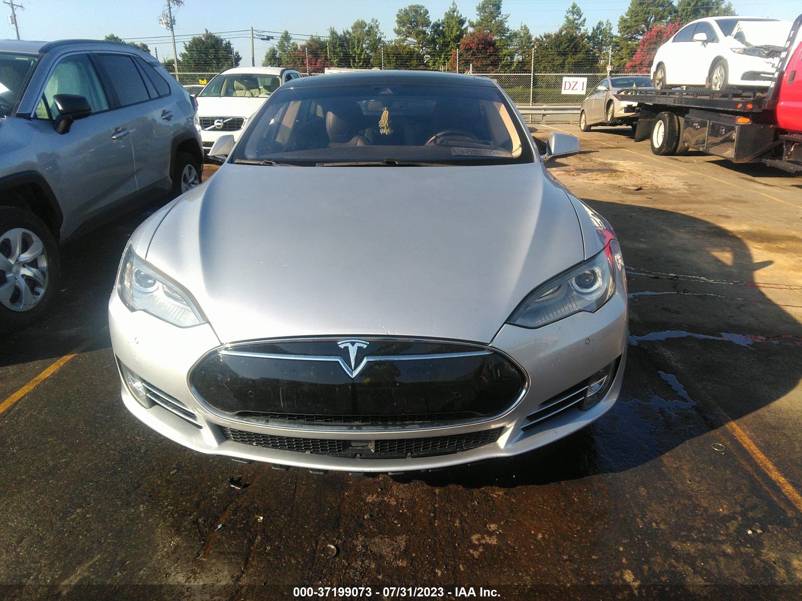 Photo 11 VIN: 5YJSA1H22FF086844 - TESLA MODEL S 