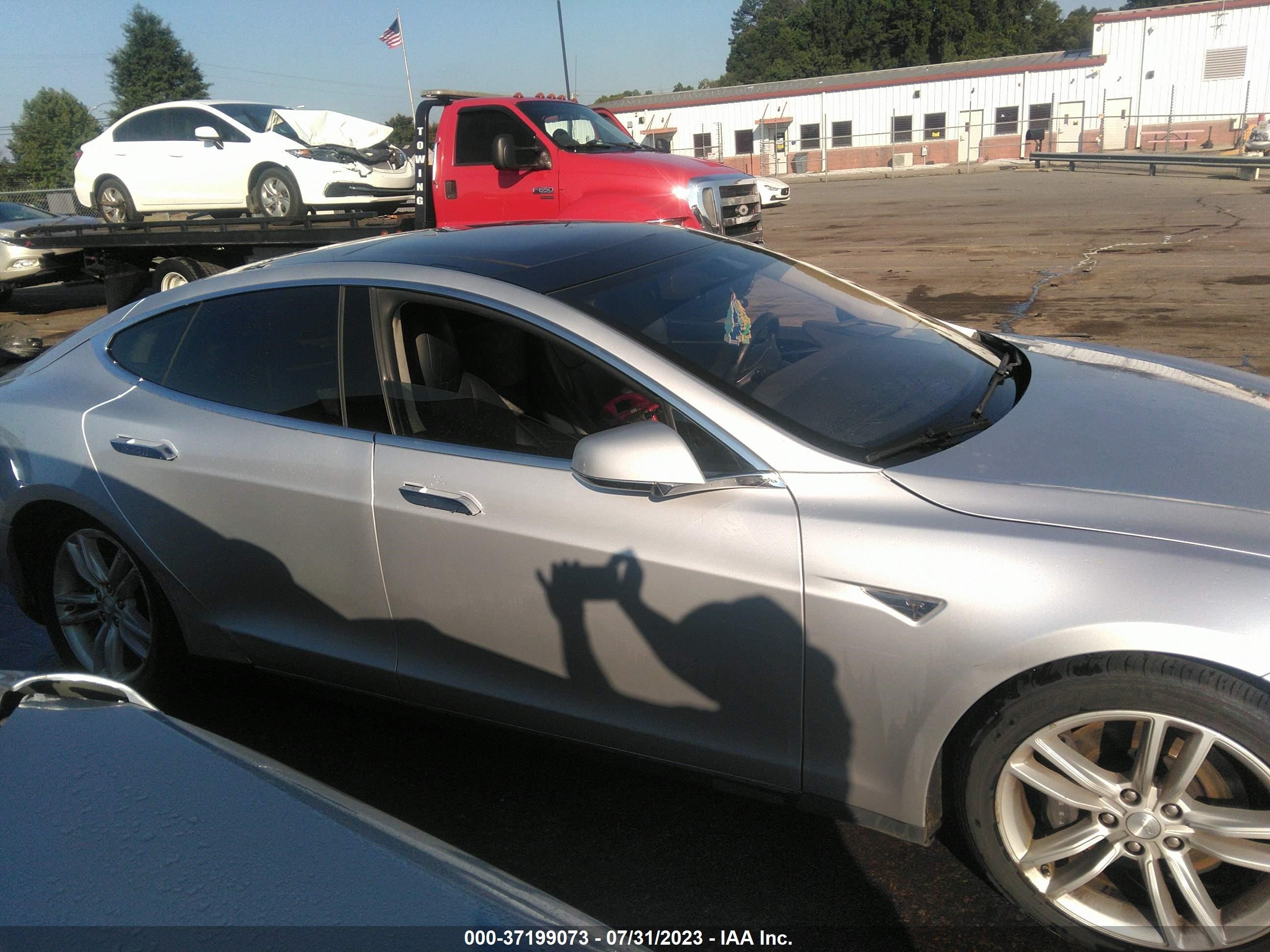 Photo 12 VIN: 5YJSA1H22FF086844 - TESLA MODEL S 