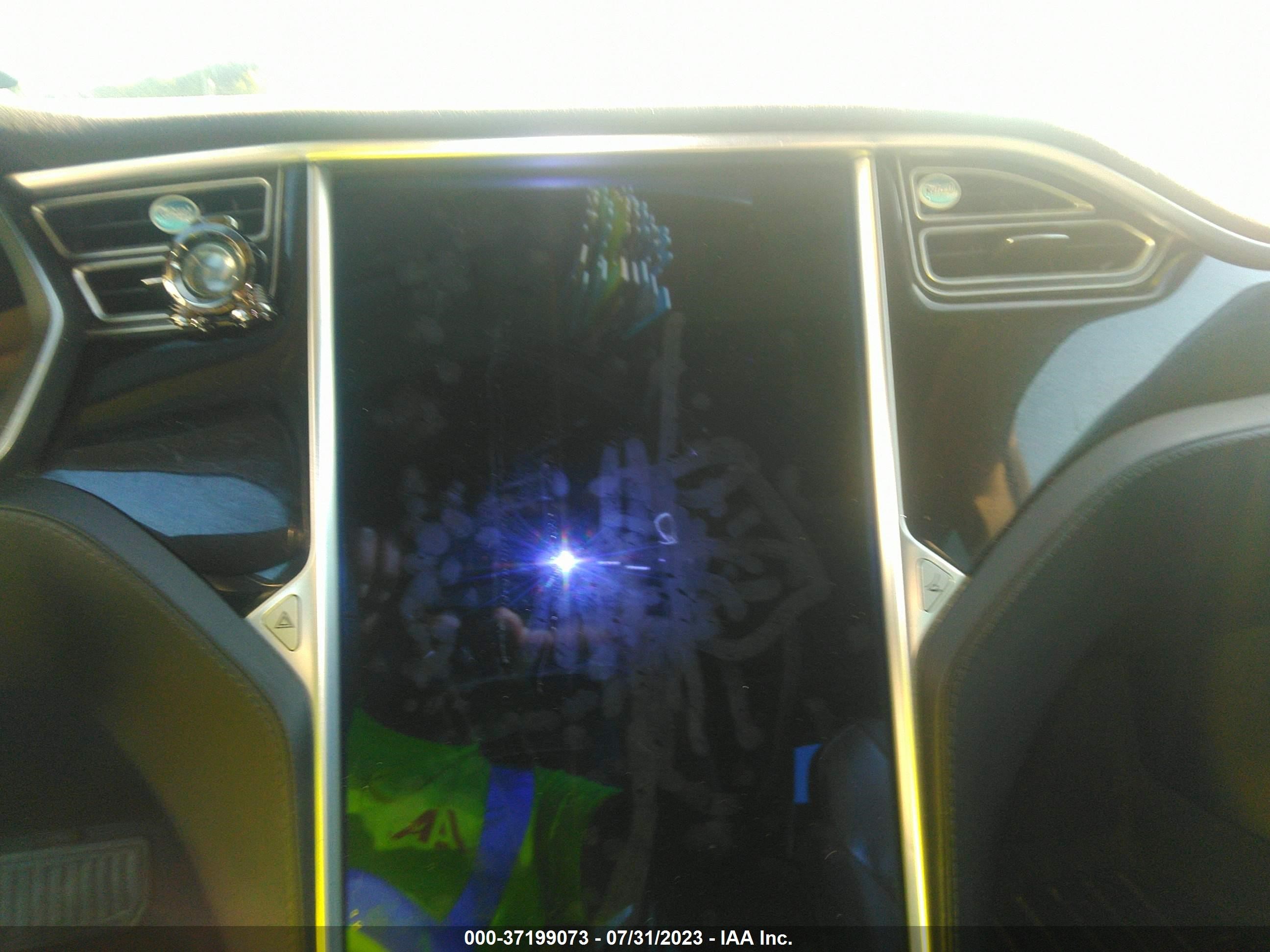 Photo 16 VIN: 5YJSA1H22FF086844 - TESLA MODEL S 