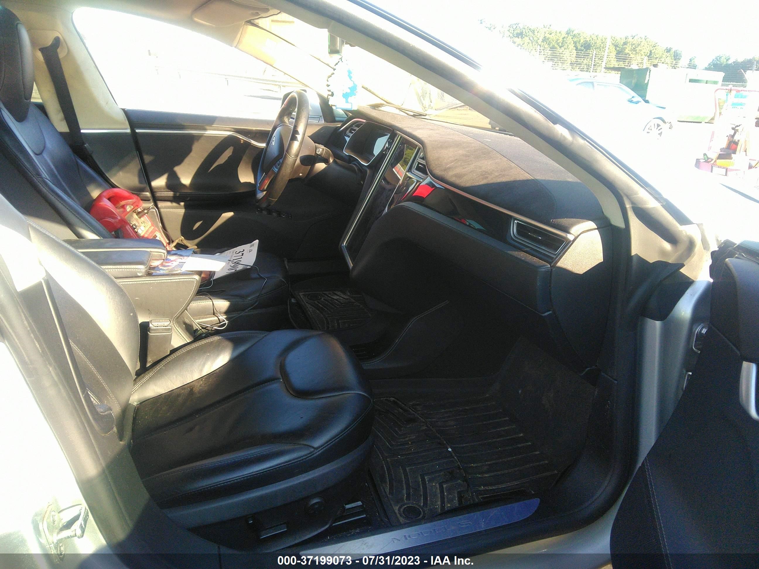 Photo 4 VIN: 5YJSA1H22FF086844 - TESLA MODEL S 