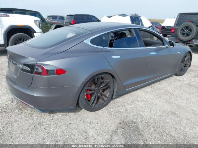 Photo 3 VIN: 5YJSA1H22FFP80028 - TESLA MODEL S 