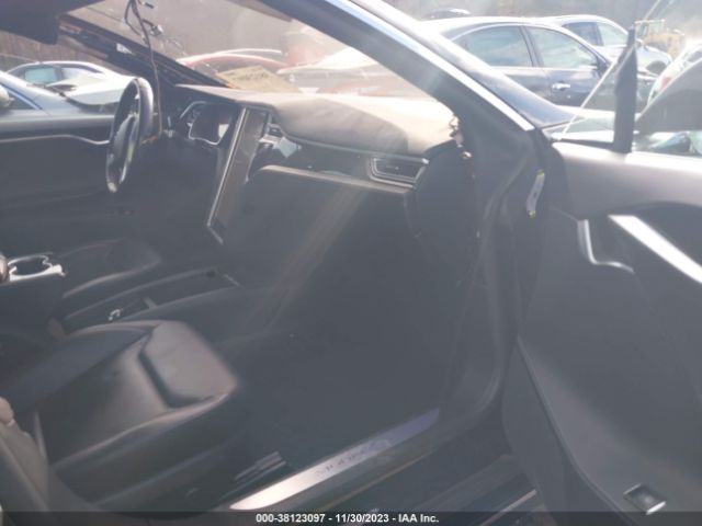 Photo 4 VIN: 5YJSA1H23FF084553 - TESLA MODEL S 