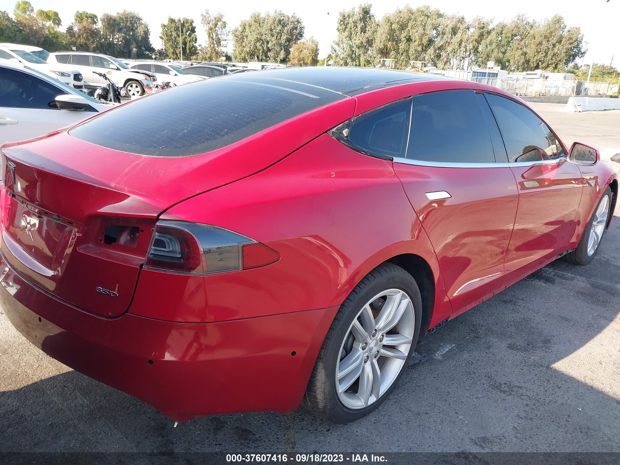 Photo 3 VIN: 5YJSA1H26FF086328 - TESLA MODEL S 