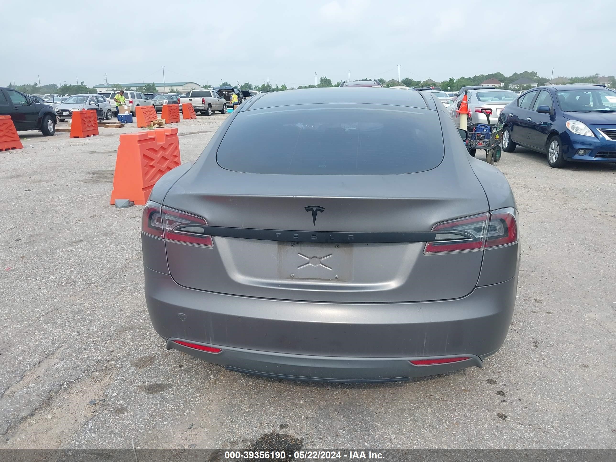 Photo 14 VIN: 5YJSA1H28FFP66537 - TESLA MODEL S 