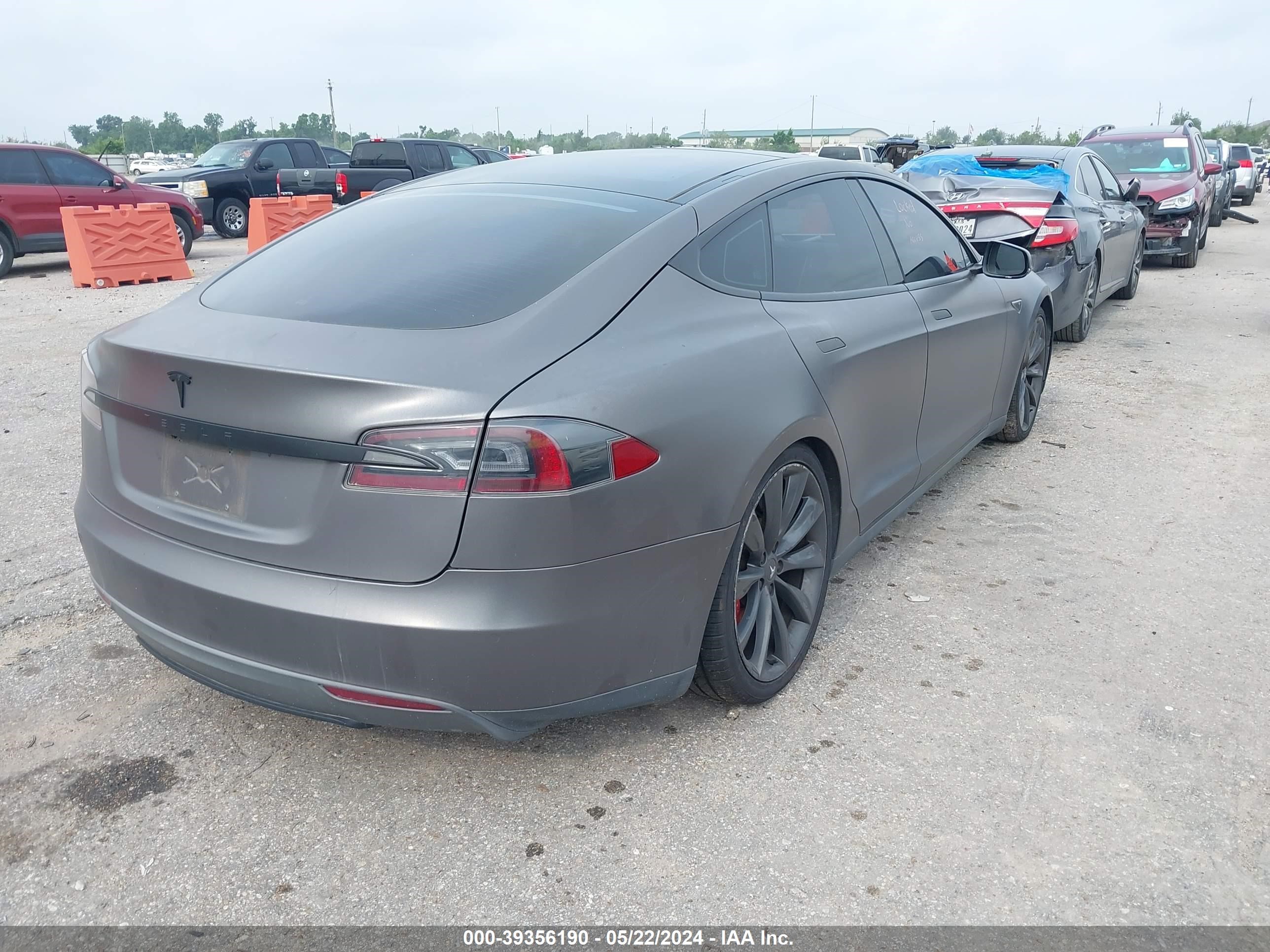 Photo 3 VIN: 5YJSA1H28FFP66537 - TESLA MODEL S 