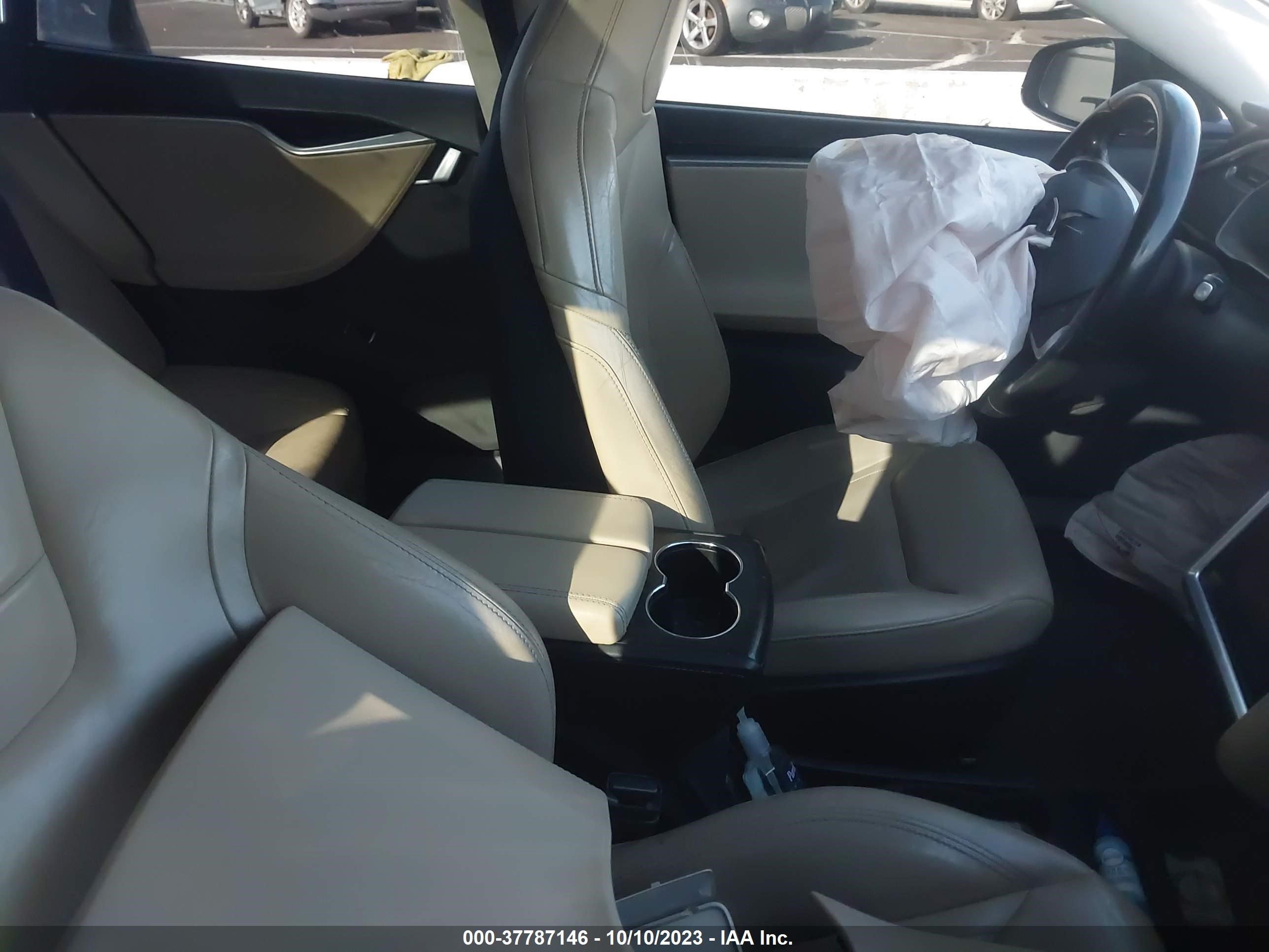 Photo 4 VIN: 5YJSA1H28FFP66926 - TESLA MODEL S 