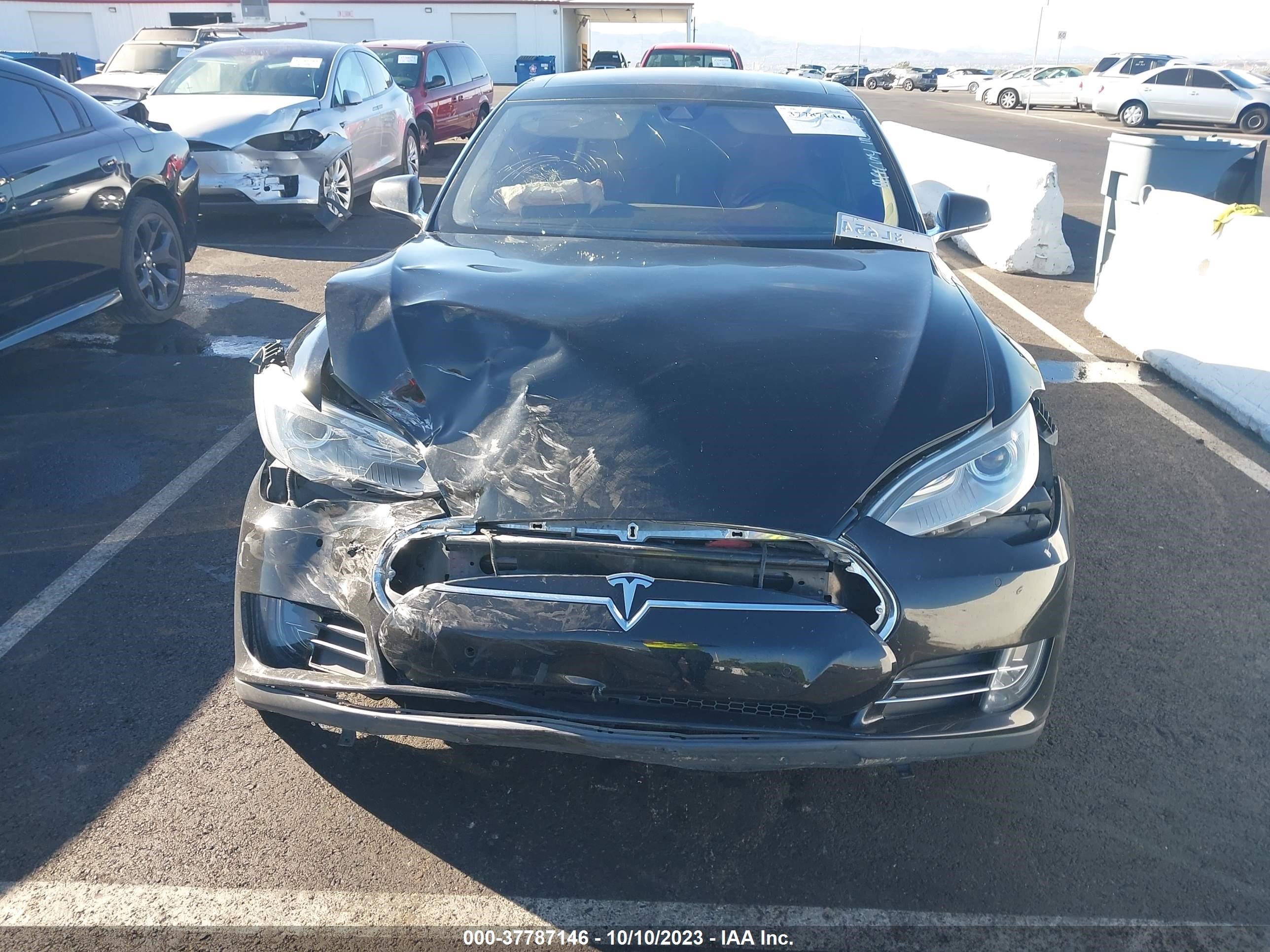 Photo 9 VIN: 5YJSA1H28FFP66926 - TESLA MODEL S 