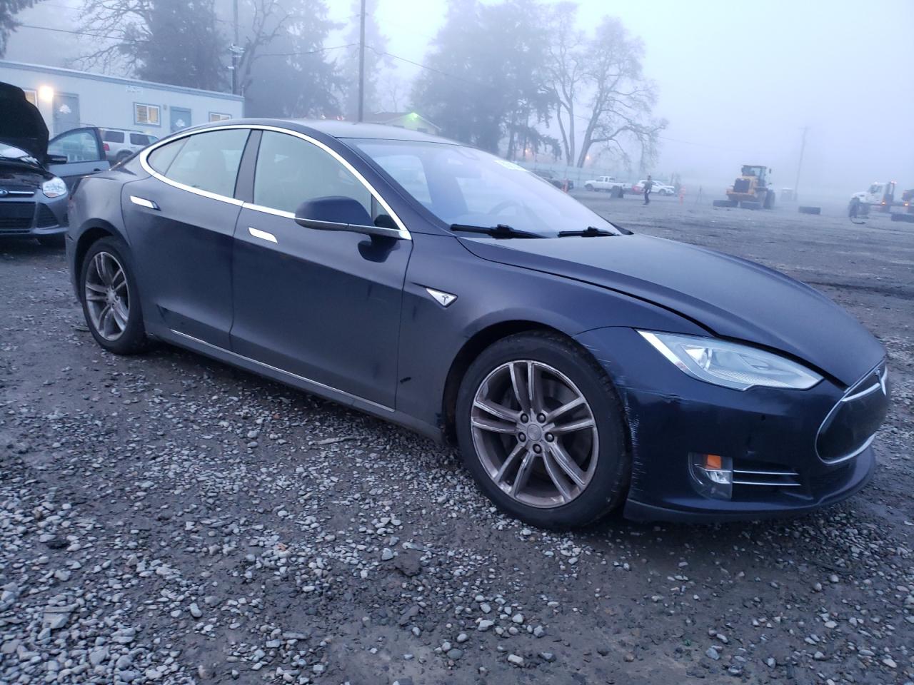 Photo 3 VIN: 5YJSA1H29FF084217 - TESLA MODEL S 