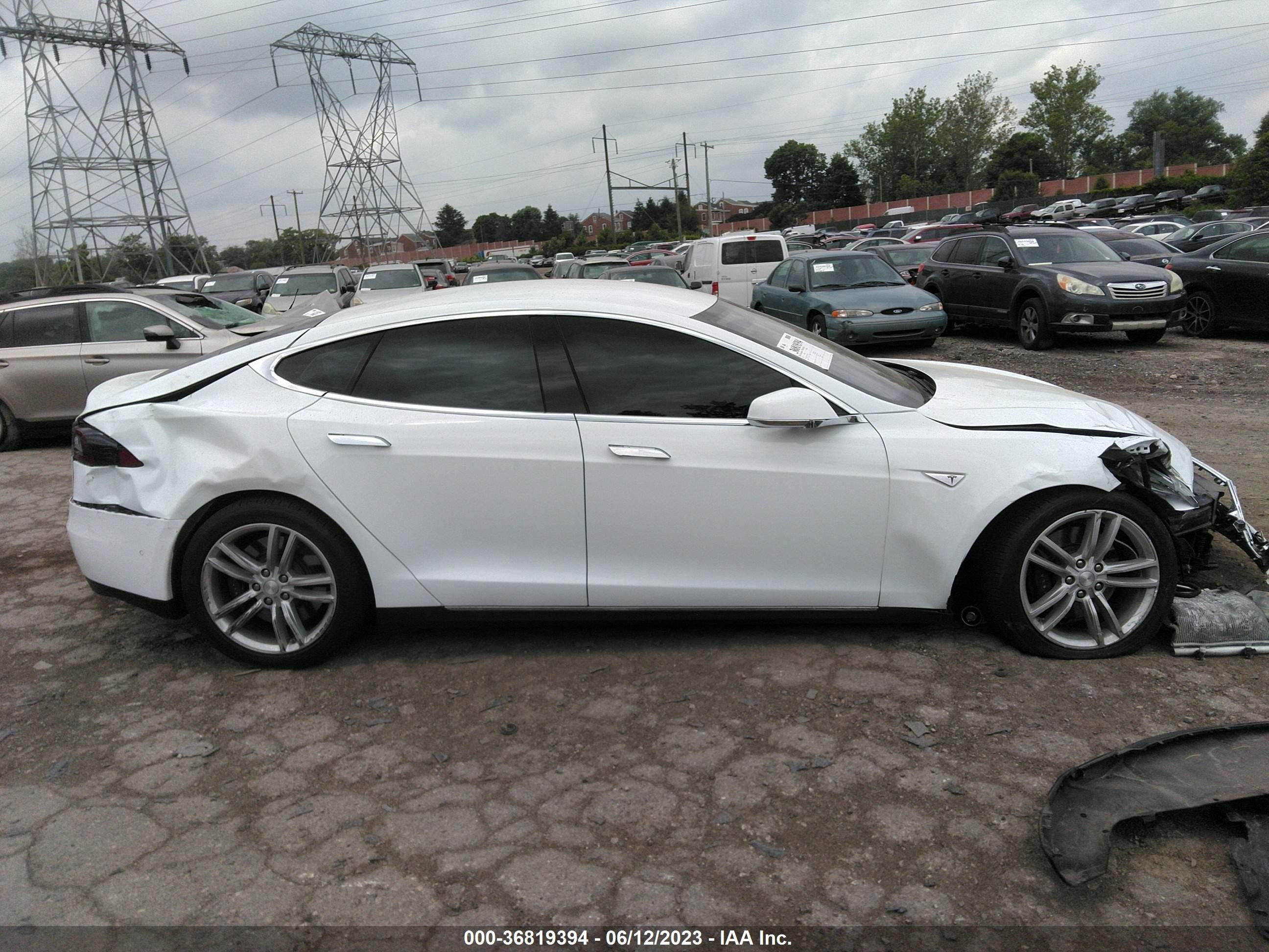 Photo 11 VIN: 5YJSA1S11FFP77010 - TESLA MODEL S 