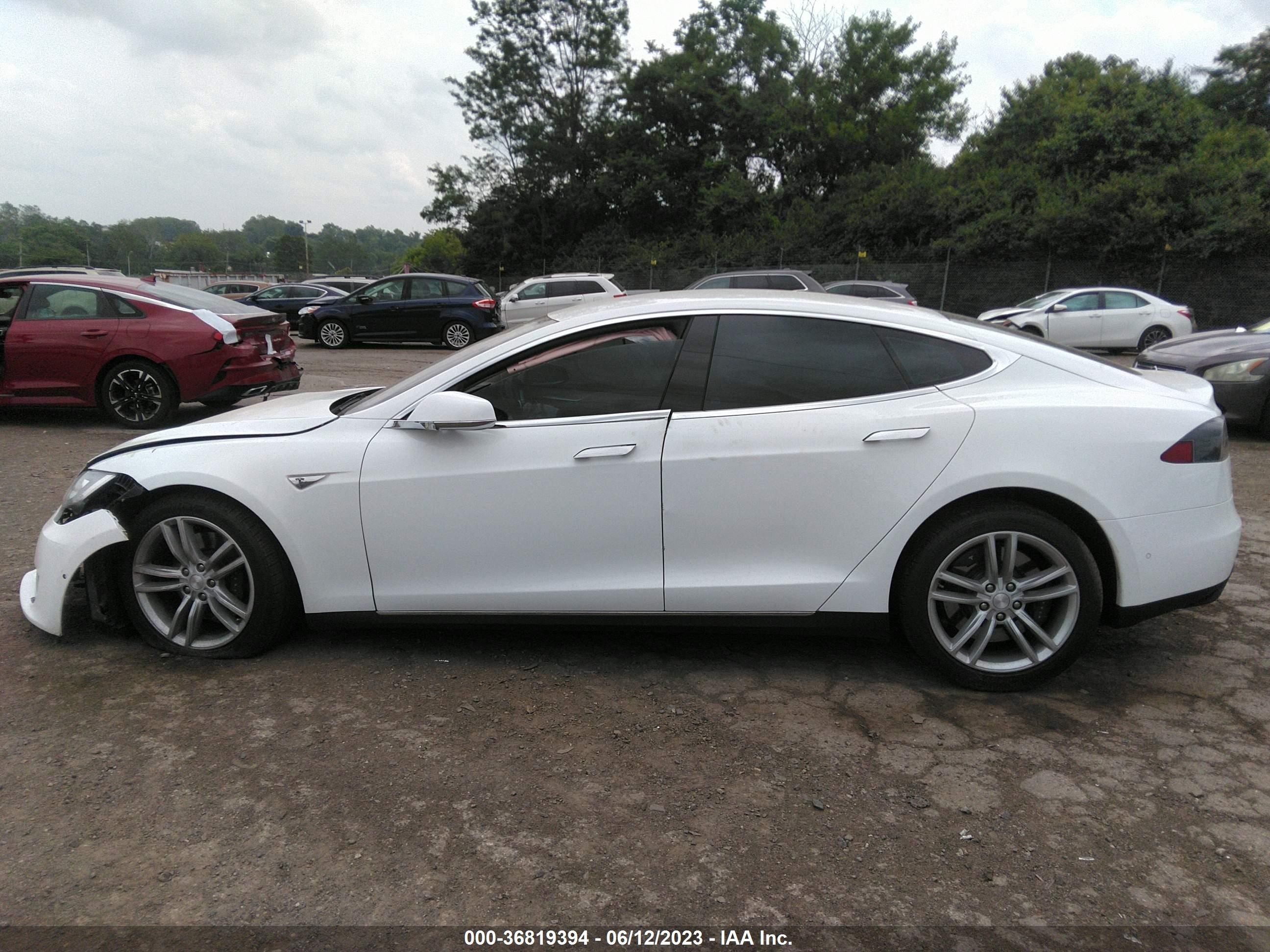 Photo 12 VIN: 5YJSA1S11FFP77010 - TESLA MODEL S 