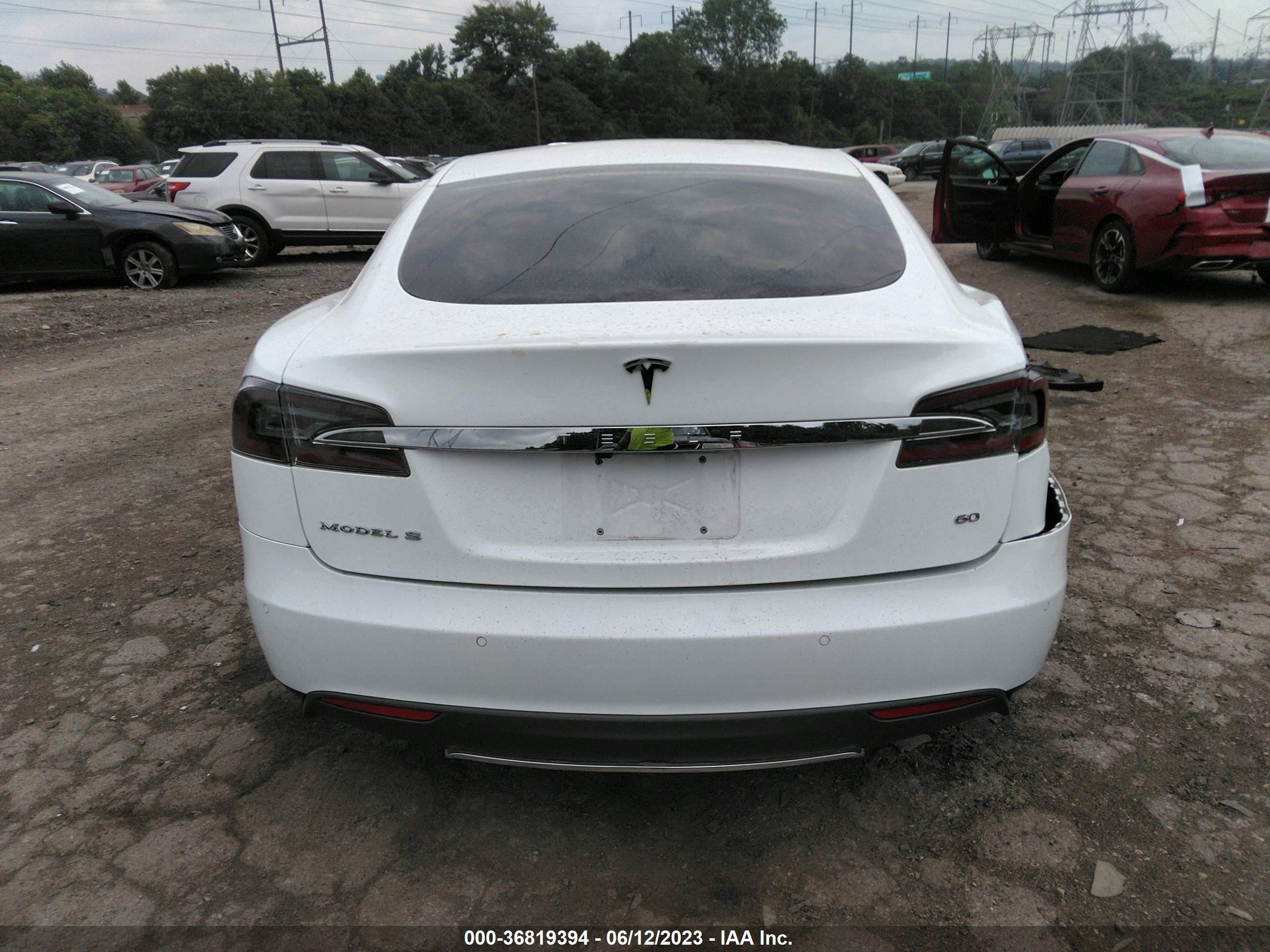 Photo 14 VIN: 5YJSA1S11FFP77010 - TESLA MODEL S 