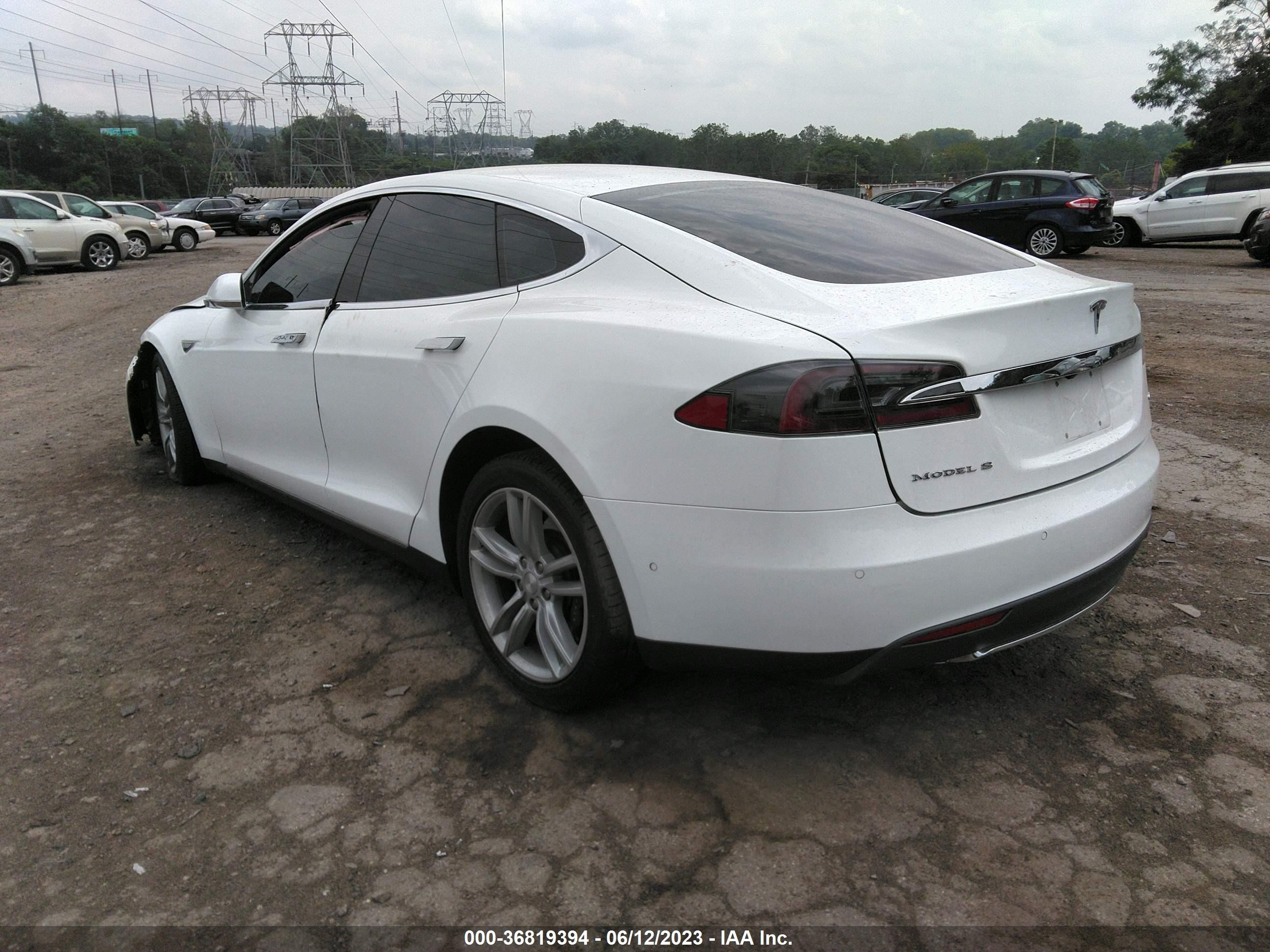 Photo 2 VIN: 5YJSA1S11FFP77010 - TESLA MODEL S 