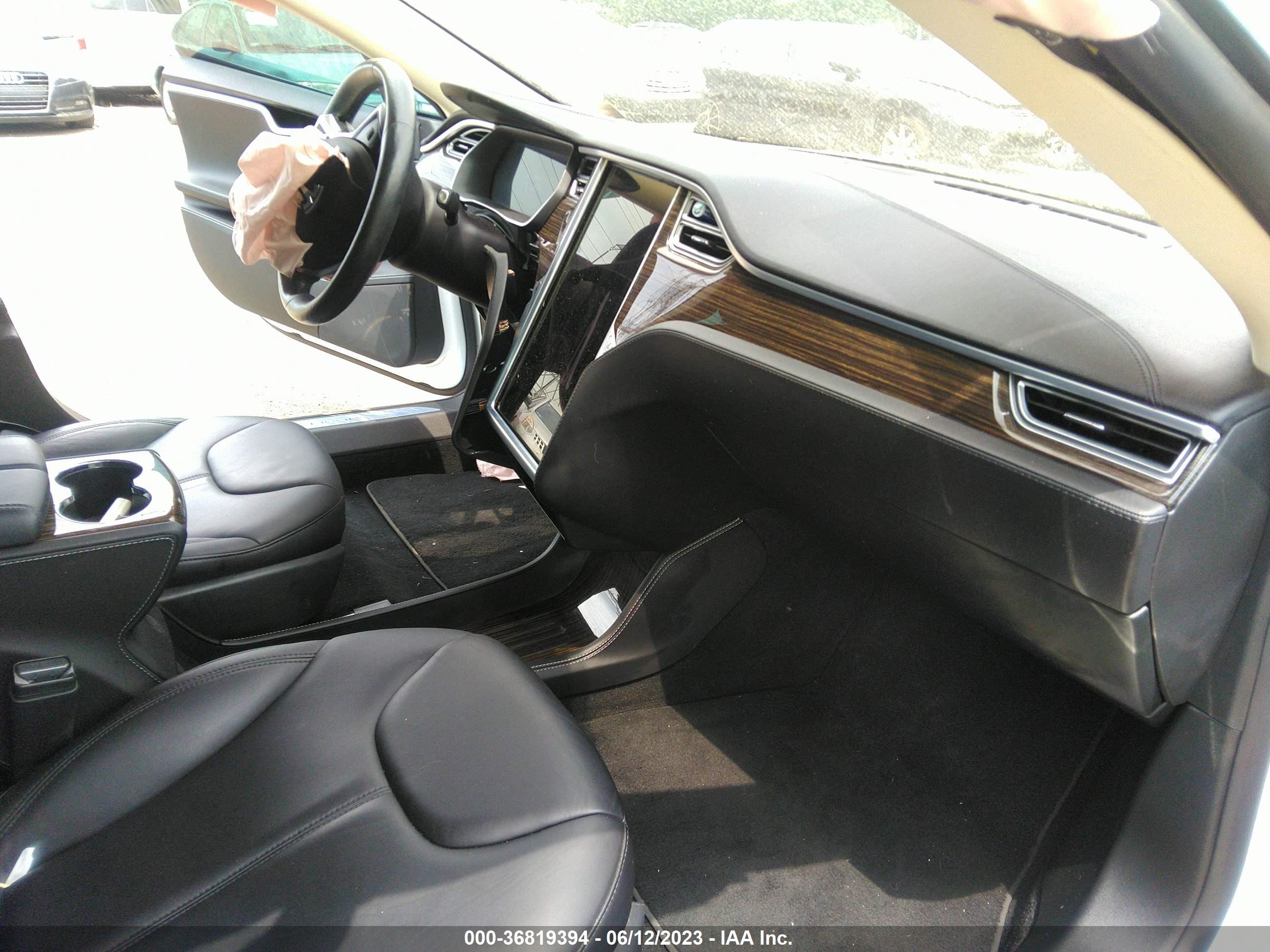 Photo 4 VIN: 5YJSA1S11FFP77010 - TESLA MODEL S 