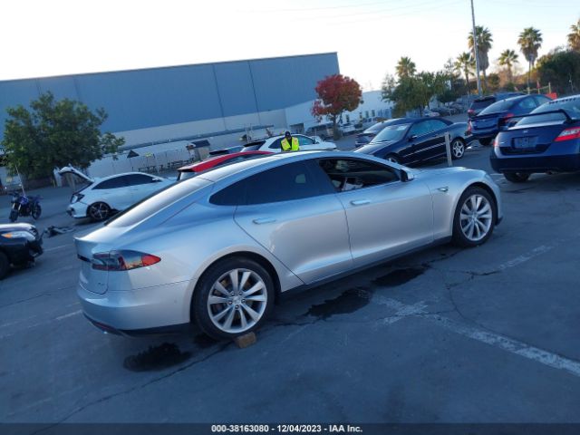 Photo 3 VIN: 5YJSA1S26FF084779 - TESLA MODEL S 