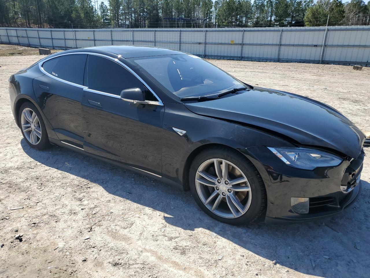 Photo 3 VIN: 5YJSA1S27FF098948 - TESLA MODEL S 