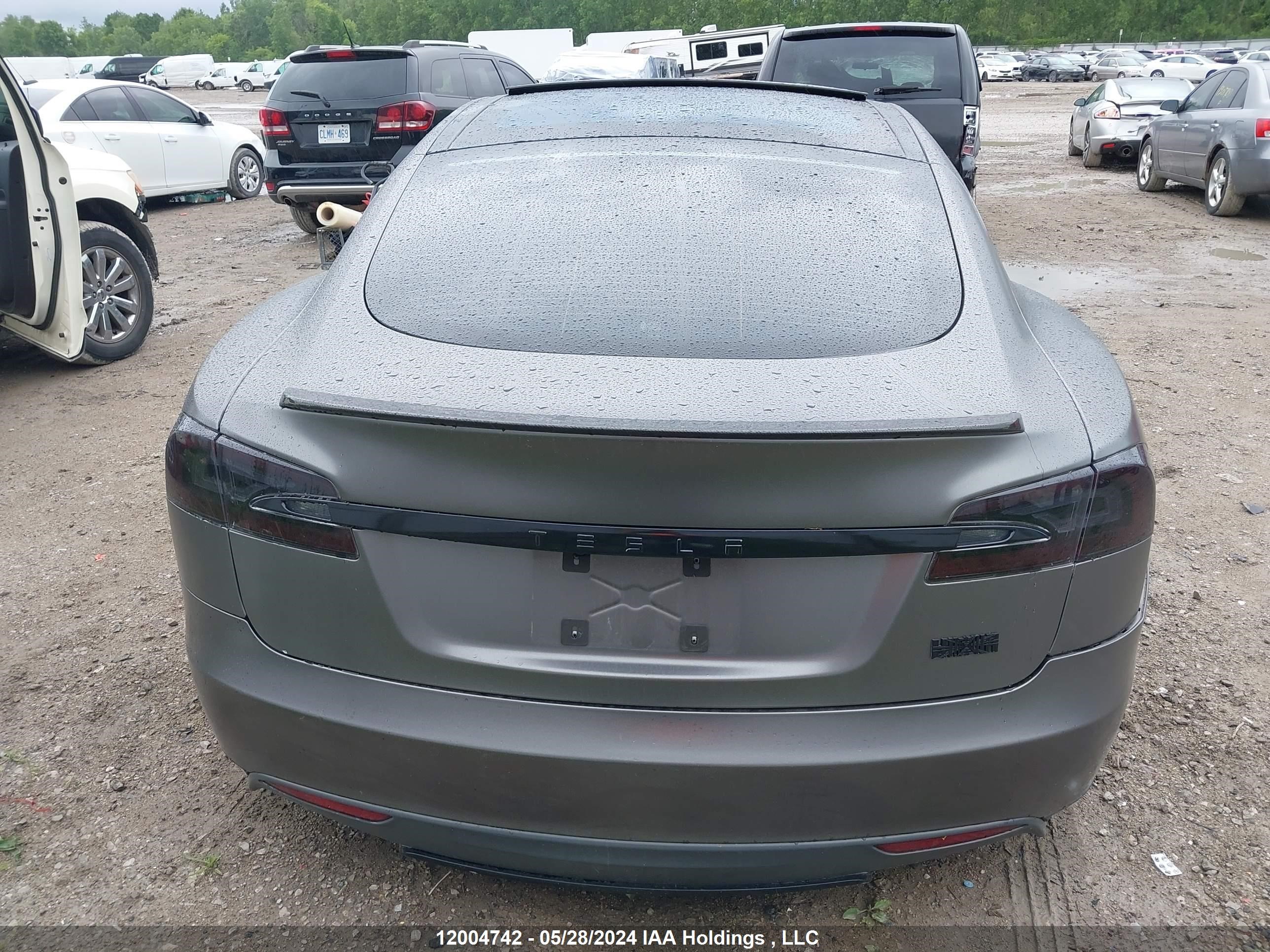 Photo 15 VIN: 5YJSA1V48FF100221 - TESLA MODEL S 