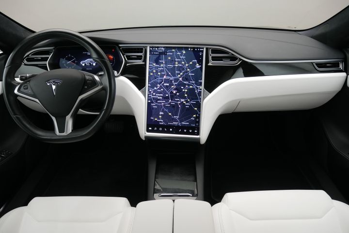 Photo 8 VIN: 5YJSA7E11HF225492 - TESLA MODEL S 