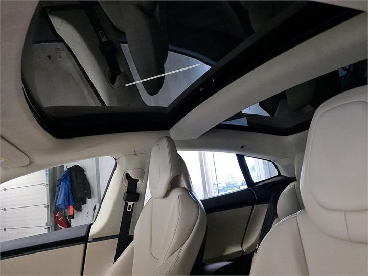 Photo 21 VIN: 5YJSA7E20JF273211 - TESLA S 