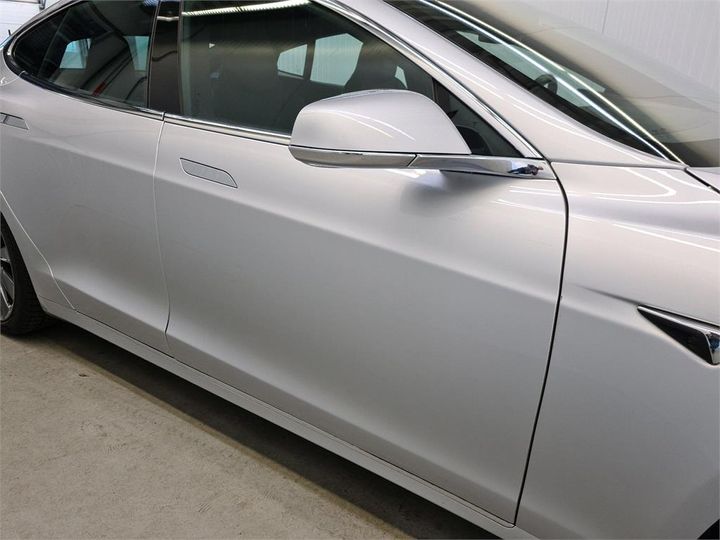 Photo 32 VIN: 5YJSA7E20JF275072 - TESLA S 