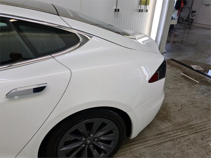 Photo 37 VIN: 5YJSA7E22JF236421 - TESLA S 