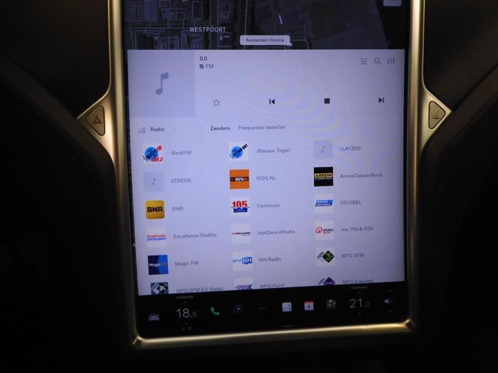 Photo 13 VIN: 5YJSA7E22JF250710 - TESLA MODEL S 