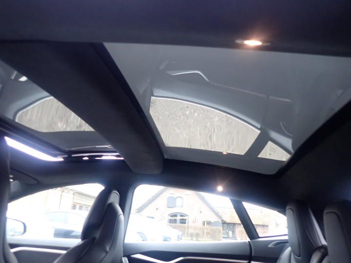 Photo 14 VIN: 5YJSA7E22JF251372 - TESLA MODEL S HATCHBACK 