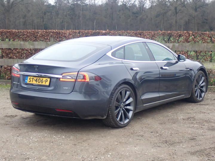 Photo 2 VIN: 5YJSA7E22JF251372 - TESLA MODEL S HATCHBACK 