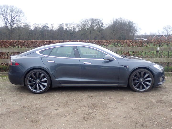 Photo 3 VIN: 5YJSA7E22JF251372 - TESLA MODEL S HATCHBACK 