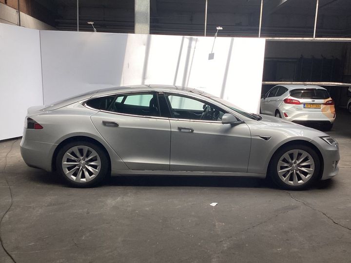 Photo 3 VIN: 5YJSA7E22JF275820 - TESLA MODEL S 