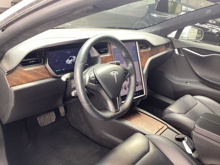 Photo 7 VIN: 5YJSA7E22JF275820 - TESLA MODEL S 