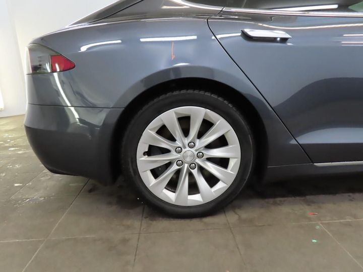 Photo 16 VIN: 5YJSA7E23JF266110 - TESLA MODEL S 