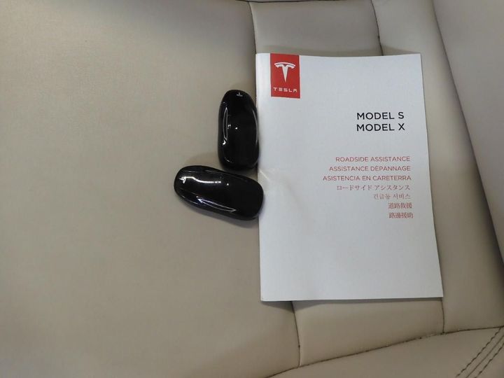 Photo 11 VIN: 5YJSA7E23JF285191 - TESLA MODEL S 