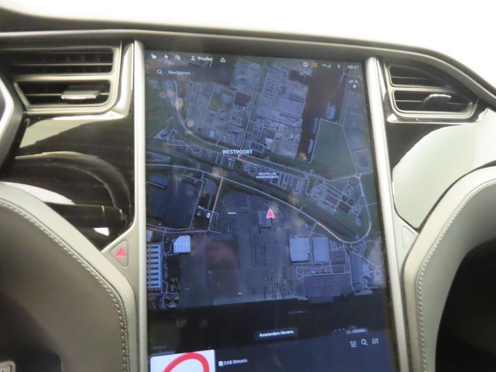 Photo 11 VIN: 5YJSA7E24JF284437 - TESLA MODEL S 