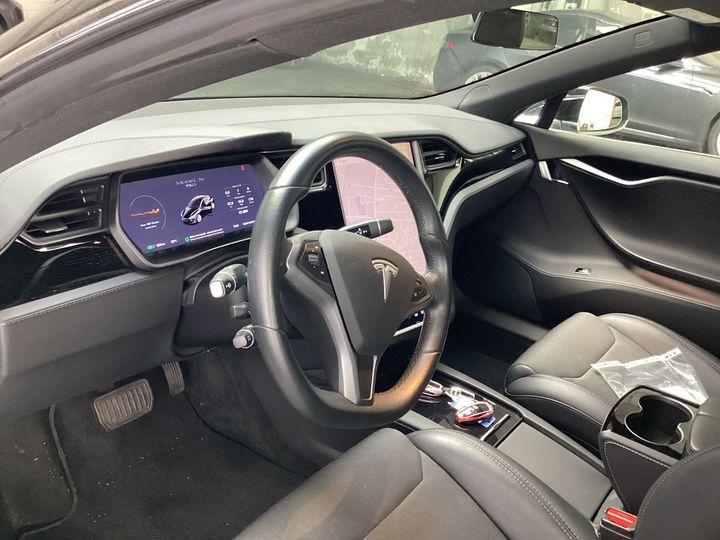 Photo 11 VIN: 5YJSA7E26JF268899 - TESLA MODEL S 