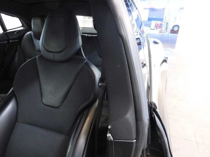 Photo 19 VIN: 5YJSA7E27JF251853 - TESLA MODEL S 