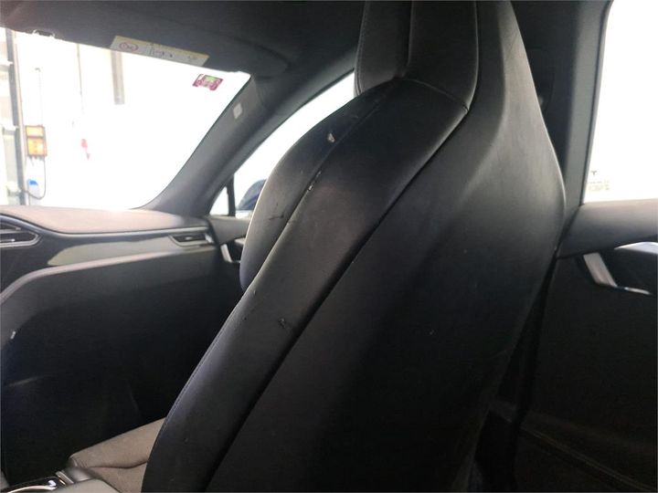 Photo 33 VIN: 5YJSA7E28JF236424 - TESLA S 