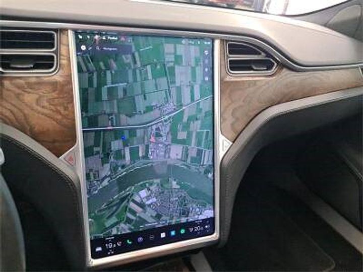 Photo 12 VIN: 5YJSA7E28JF240165 - TESLA MODEL S 