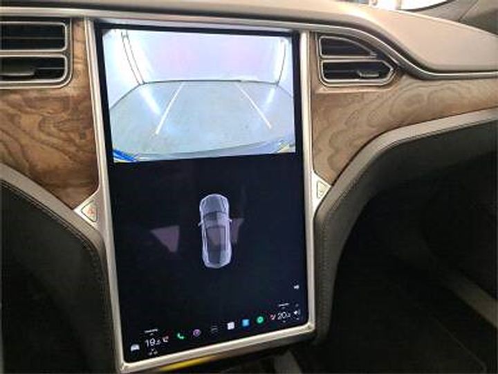 Photo 13 VIN: 5YJSA7E28JF240165 - TESLA MODEL S 