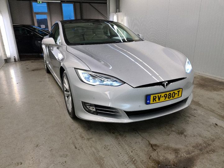 Photo 2 VIN: 5YJSA7E29JF234326 - TESLA S 