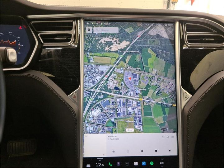 Photo 18 VIN: 5YJSA7E2XJF235212 - TESLA S 