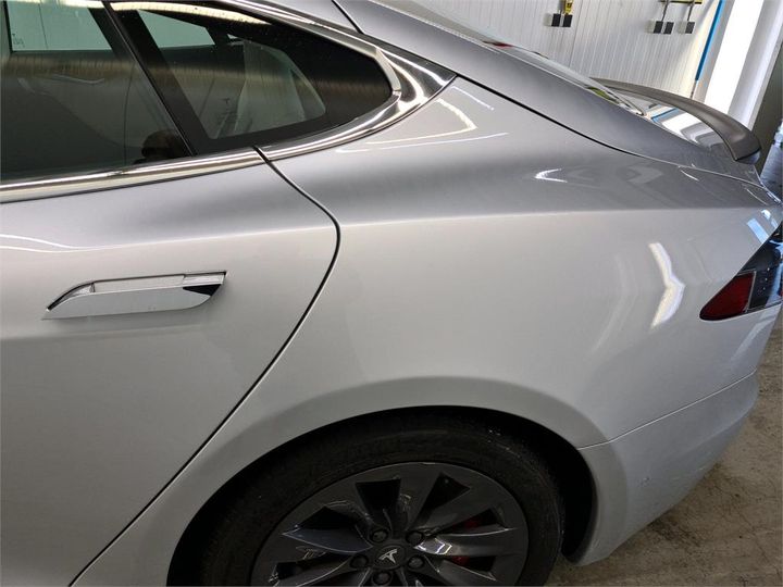 Photo 24 VIN: 5YJSA7E48JF261115 - TESLA S 