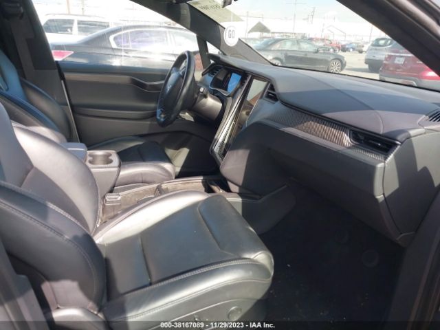 Photo 4 VIN: 5YJXCAE20JF135844 - TESLA MODEL X 