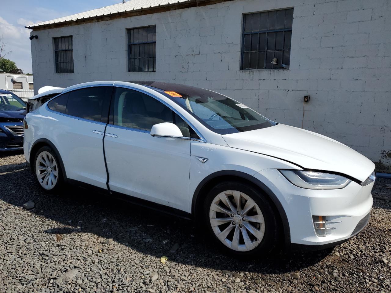 Photo 3 VIN: 5YJXCAE21GF003331 - TESLA MODEL X 