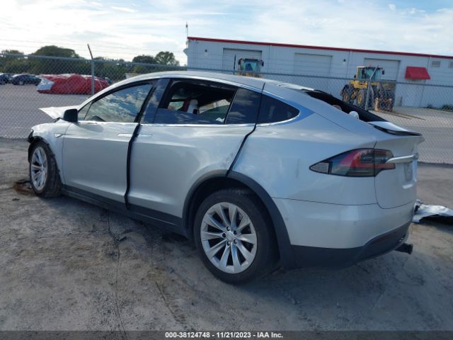 Photo 2 VIN: 5YJXCAE21GF003975 - TESLA MODEL X 