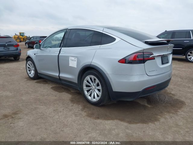 Photo 2 VIN: 5YJXCAE22GF002558 - TESLA MODEL X 